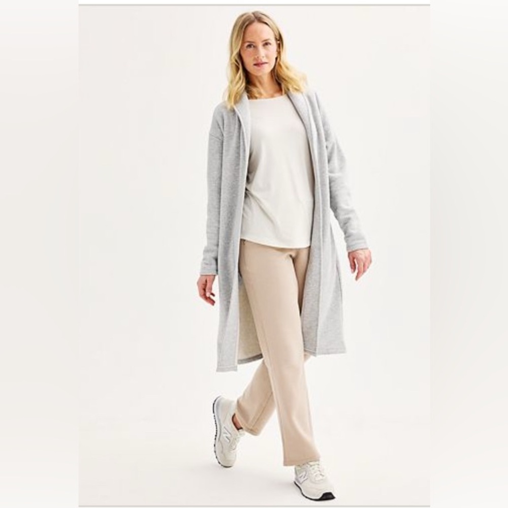 NWT Tek Gear Ultra-soft Fleece Wrap. Size XL. Grayish color. New. Never worn.